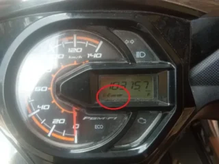 Sekarang Paham, Ini 2 Penyebab Indikator Bensin Motor Mendadak Error